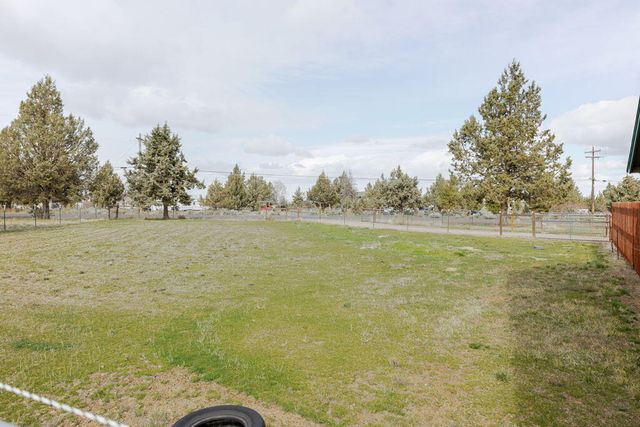 12592 SW Wheatgrass Road, Terrebonne, OR 97760