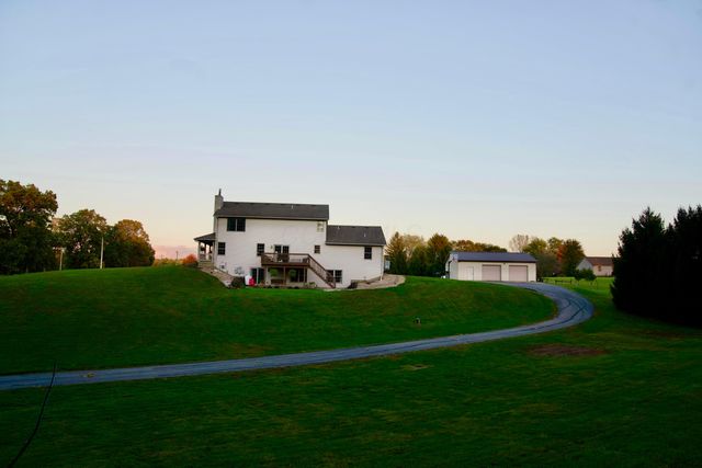 6421 Moorefield Road, Springfield, OH 45502