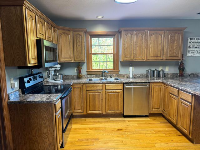 6421 Moorefield Road, Springfield, OH 45502