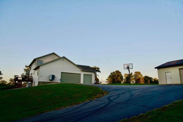 6421 Moorefield Road, Springfield, OH 45502