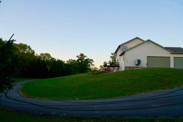 6421 Moorefield Road, Springfield, OH 45502