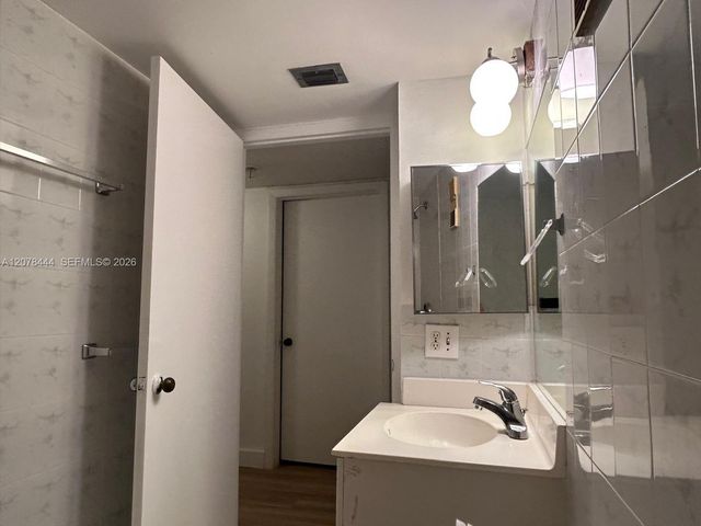 1673 Bay Road 405, Miami Beach, FL 33139