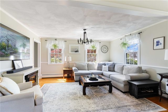 43 Academy Avenue, Bristol, RI 02809