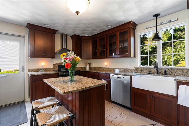 43 Academy Avenue, Bristol, RI 02809