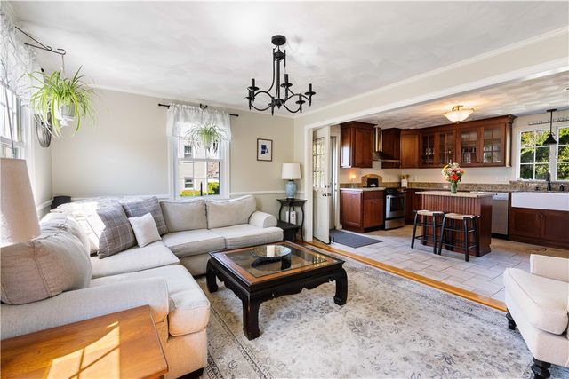 43 Academy Avenue, Bristol, RI 02809