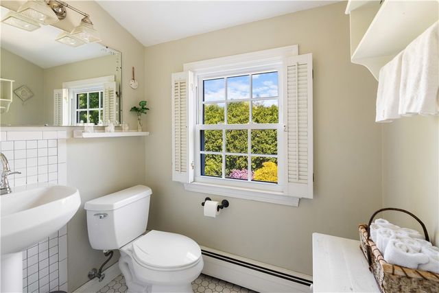 43 Academy Avenue, Bristol, RI 02809