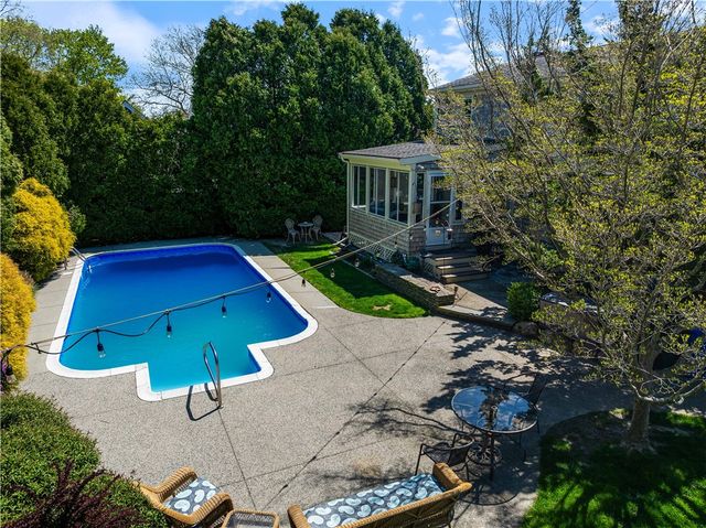 43 Academy Avenue, Bristol, RI 02809