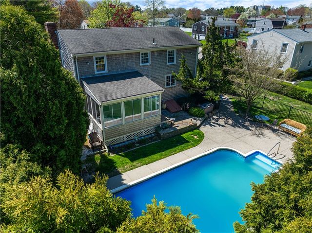 43 Academy Avenue, Bristol, RI 02809