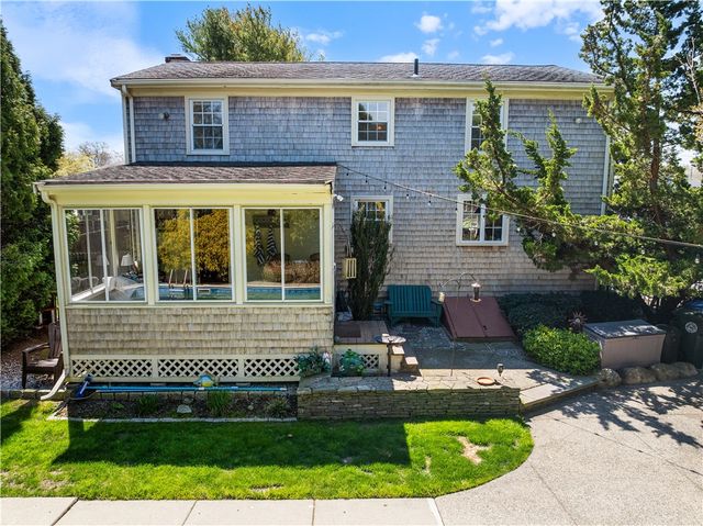 43 Academy Avenue, Bristol, RI 02809