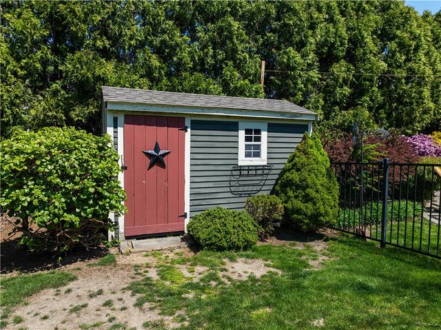 43 Academy Avenue, Bristol, RI 02809