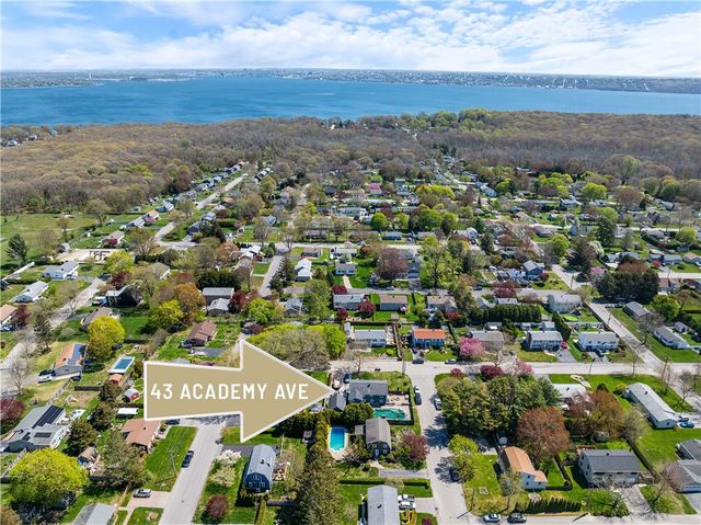 43 Academy Avenue, Bristol, RI 02809