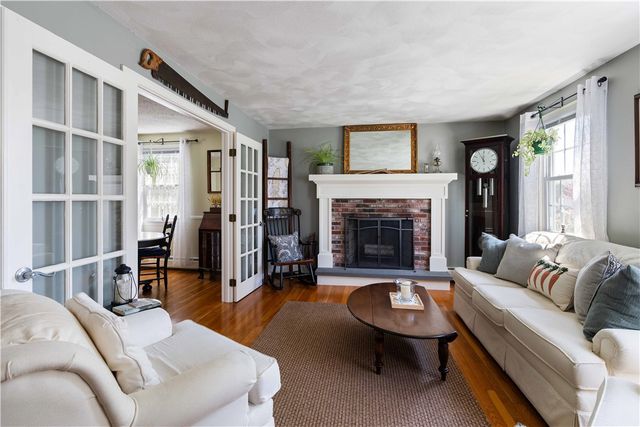 43 Academy Avenue, Bristol, RI 02809