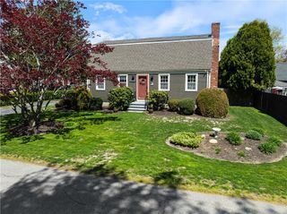 43 Academy Avenue, Bristol, RI 02809