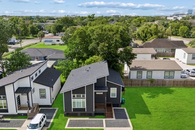 2614 Noble Street, Houston, TX 77026