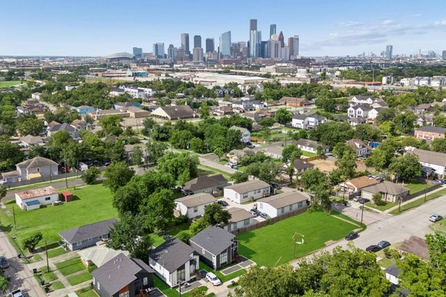 2614 Noble Street, Houston, TX 77026