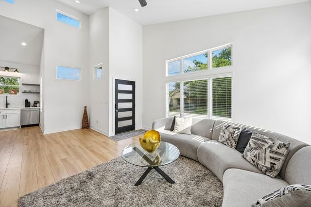 2614 Noble Street, Houston, TX 77026