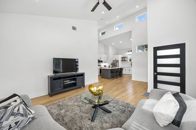 2614 Noble Street, Houston, TX 77026
