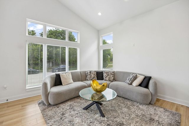 2614 Noble Street, Houston, TX 77026