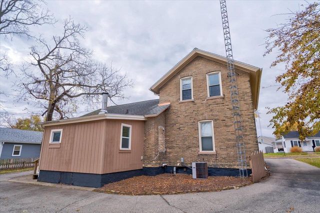 947 W Wisconsin Street, Portage, WI 53901