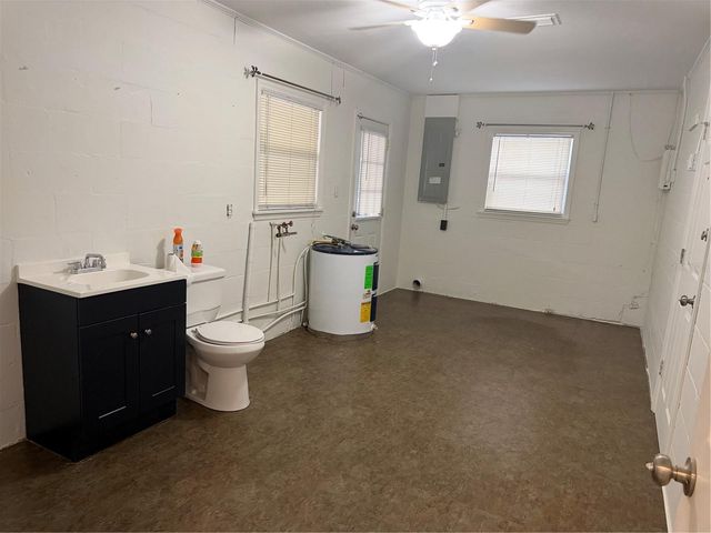 8009 PAULSON LANE, Tampa, FL 33617