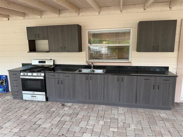 8009 PAULSON LANE, Tampa, FL 33617