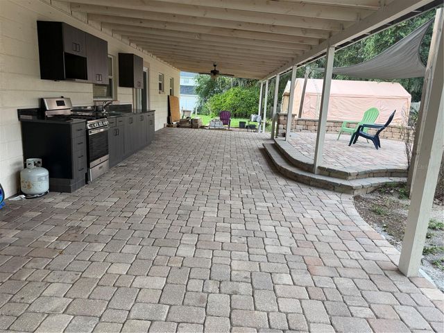 8009 PAULSON LANE, Tampa, FL 33617