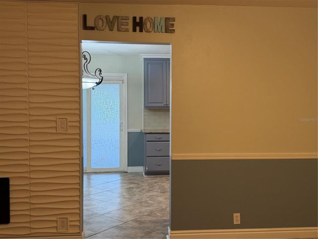 8009 PAULSON LANE, Tampa, FL 33617