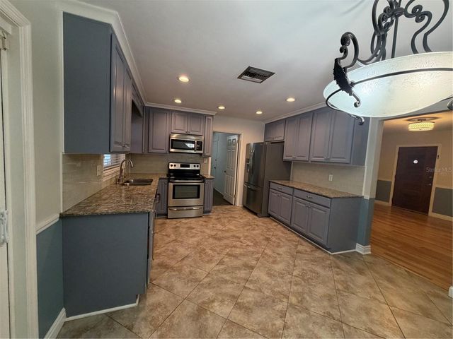 8009 PAULSON LANE, Tampa, FL 33617