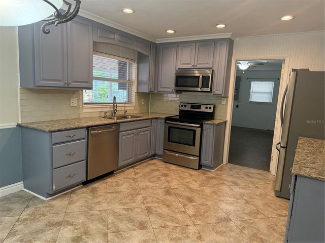 8009 PAULSON LANE, Tampa, FL 33617
