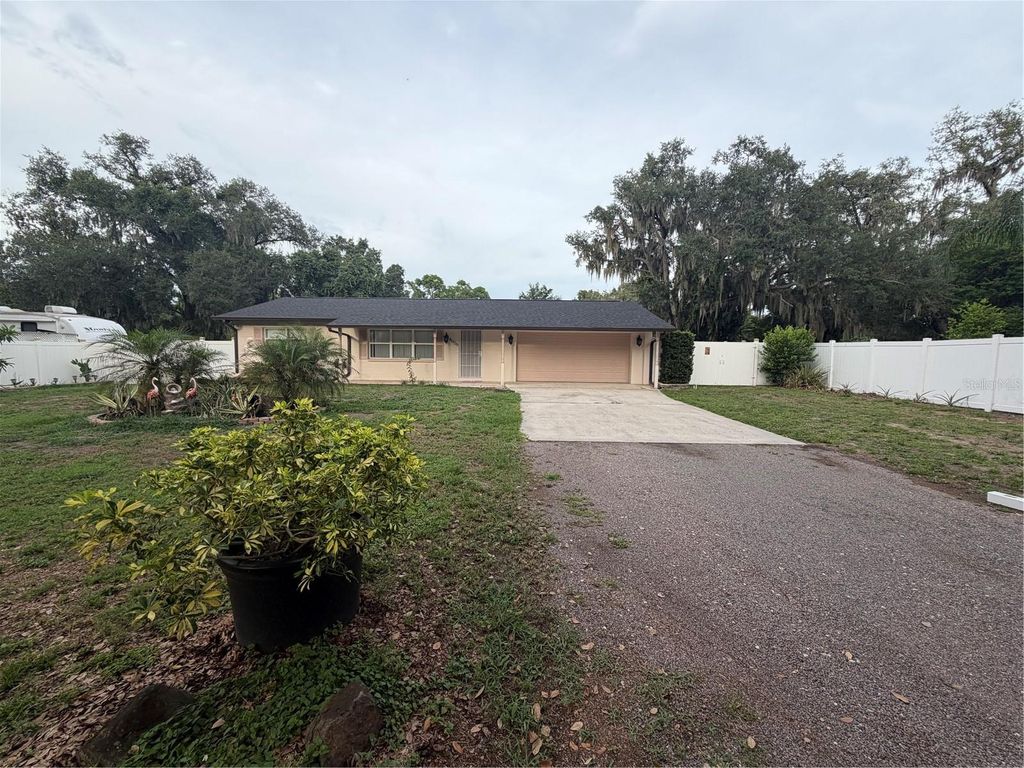 8009 PAULSON LANE, Tampa, FL 33617