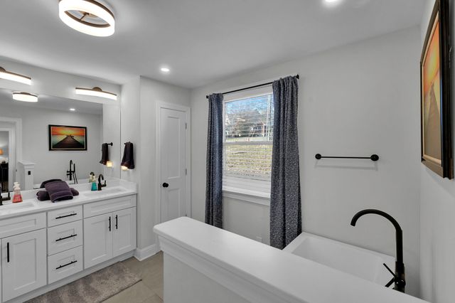 1709 Porter Rd, Nashville, TN 37206