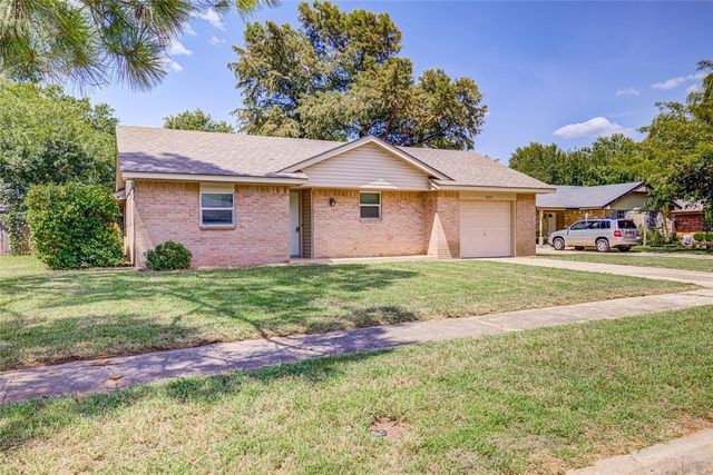 1517 Willowcliff Court, Norman, OK 73071