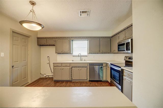 1517 Willowcliff Court, Norman, OK 73071