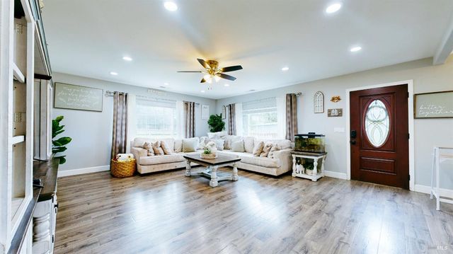 380 Irwin Ln, Santa Rosa, CA 95401