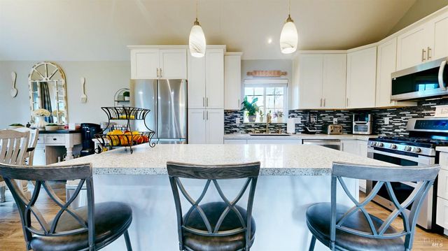 380 Irwin Ln, Santa Rosa, CA 95401