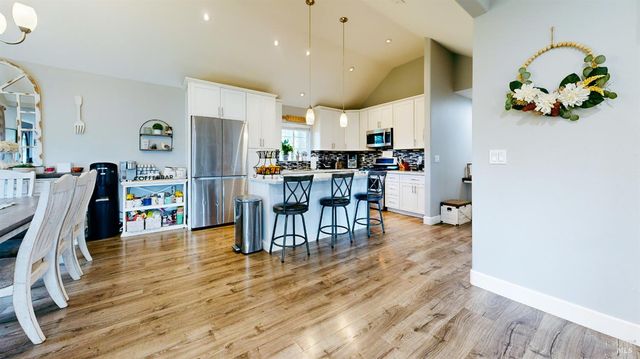 380 Irwin Ln, Santa Rosa, CA 95401