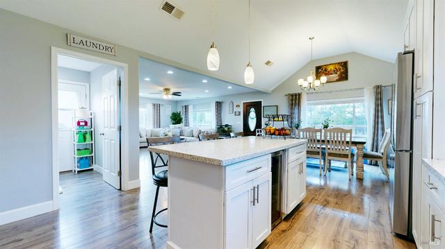 380 Irwin Ln, Santa Rosa, CA 95401