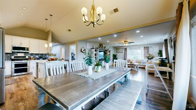 380 Irwin Ln, Santa Rosa, CA 95401