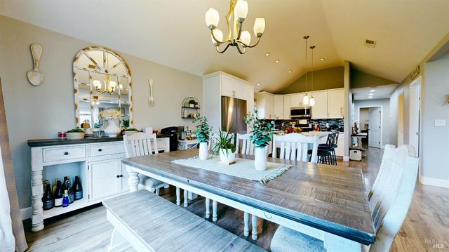 380 Irwin Ln, Santa Rosa, CA 95401