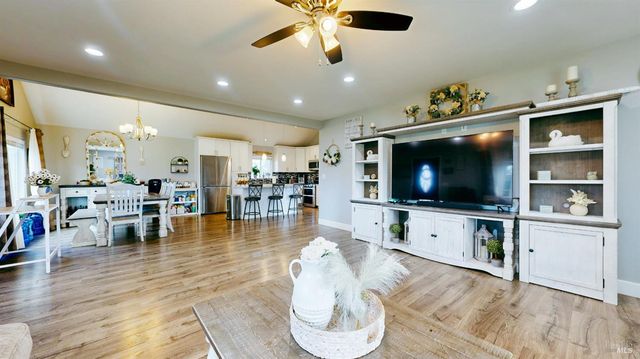 380 Irwin Ln, Santa Rosa, CA 95401