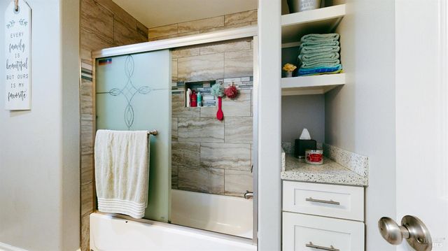 380 Irwin Ln, Santa Rosa, CA 95401