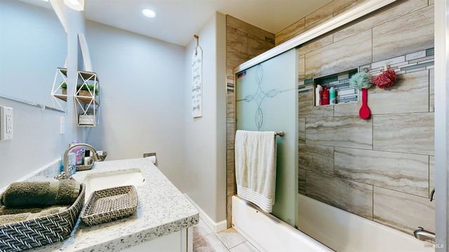 380 Irwin Ln, Santa Rosa, CA 95401