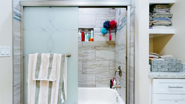 380 Irwin Ln, Santa Rosa, CA 95401