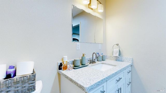 380 Irwin Ln, Santa Rosa, CA 95401