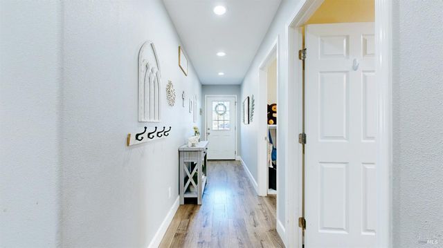 380 Irwin Ln, Santa Rosa, CA 95401