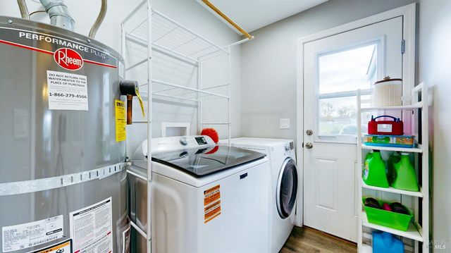 380 Irwin Ln, Santa Rosa, CA 95401