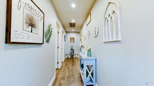 380 Irwin Ln, Santa Rosa, CA 95401