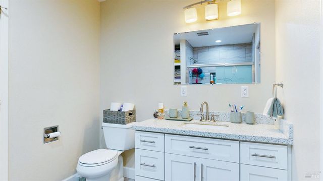 380 Irwin Ln, Santa Rosa, CA 95401