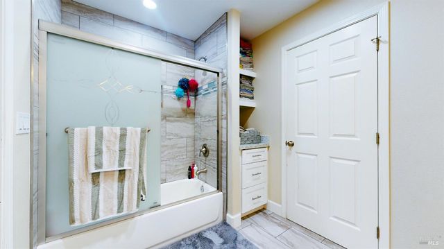 380 Irwin Ln, Santa Rosa, CA 95401