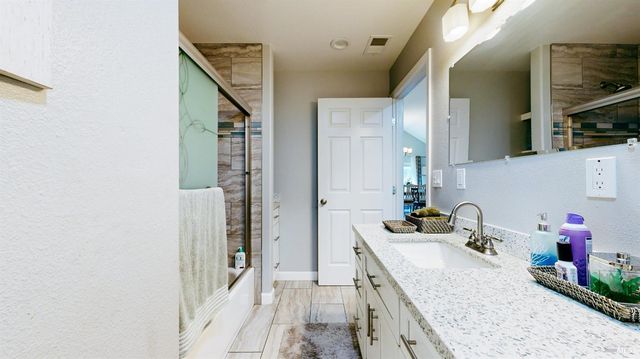 380 Irwin Ln, Santa Rosa, CA 95401